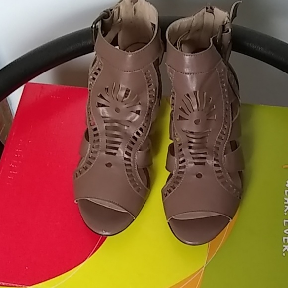 Shoes, Sandals, Gladiator Heels 3in, Size 10 - Picture 2 of 4